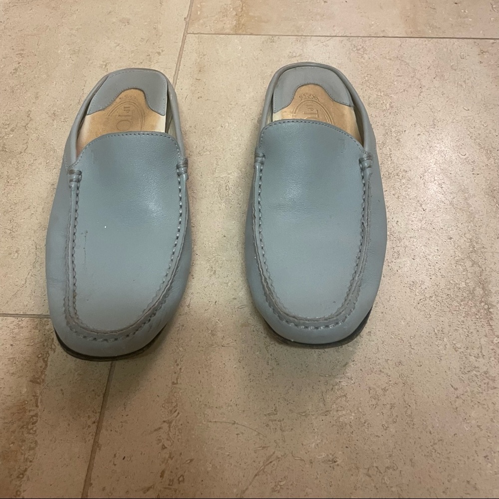 Tod’s drivers in light blue